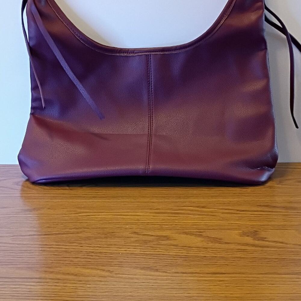 Women's burgundy hobo shoulder bag
